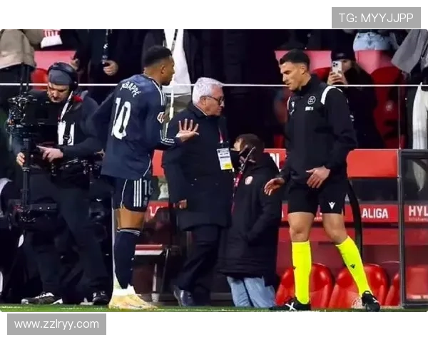 队报:考虑安全因素,皇马不希望姆巴佩前往大都会球场的看台 队报:考虑安全因素,皇马不希望姆巴佩前往大都会球场的看台